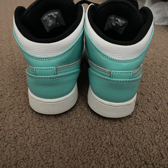 Air Jordan 1 Mid  Size 5 Youth - Picture 4 of 5